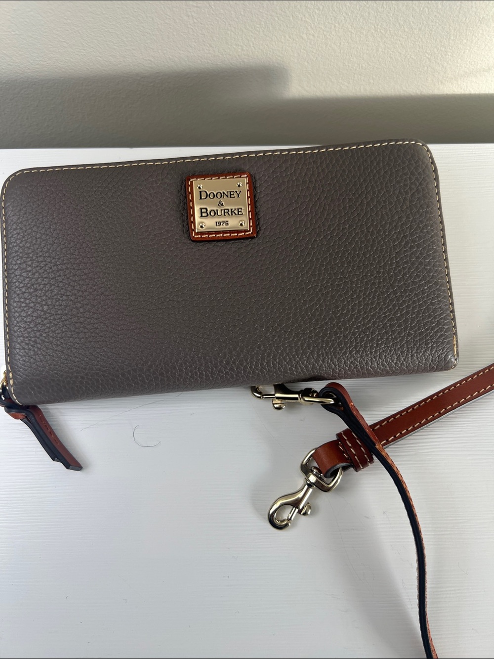 Dooney & Bourke Red Pebbled Leather Crossbody Wallet Style #R1792EL - Picture 3 of 7